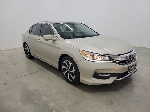 Used 2017 Honda Accord EX image 4