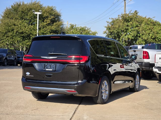 Certified 2025 Chrysler Pacifica Select FWD image 7