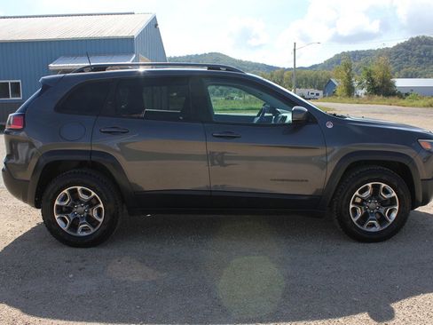 Used 2019 Jeep Cherokee Trailhawk w/ Comfort/Convenience Group AWD/4WD image 5