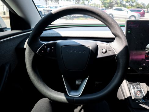 Used 2025 Tesla Model 3 Long Range RWD image 6