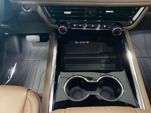 New 2026 Chevrolet Suburban High Country image 7