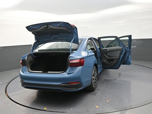 New 2026 Volkswagen Jetta SE FWD image 34