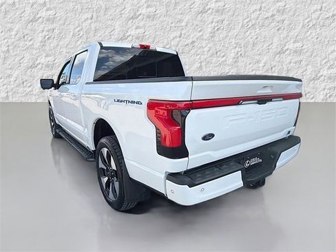 Used 2022 Ford F150 Lightning Platinum image 5