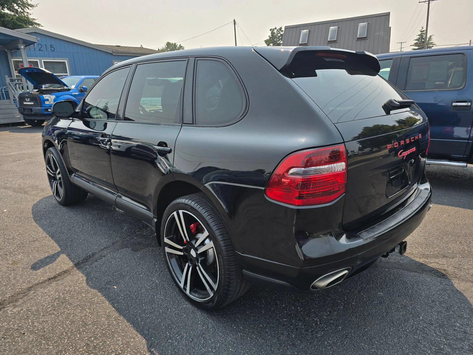 Used 2010 Porsche Cayenne AWD/4WD image 3
