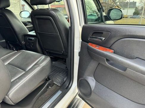 Used 2013 Chevrolet Avalanche LTZ image 31