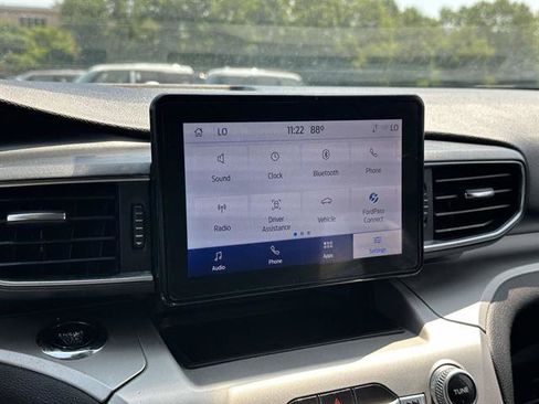 Used 2022 Ford Explorer XLT w/ Equipment Group 202A AWD/4WD image 18