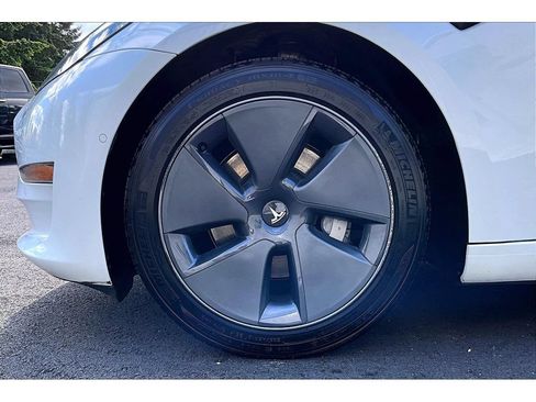 Used 2022 Tesla Model 3 Long Range AWD/4WD image 9