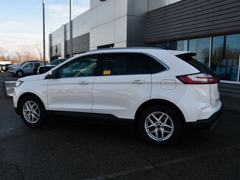 Used 2023 Ford Edge SEL w/ Convenience Package image 3
