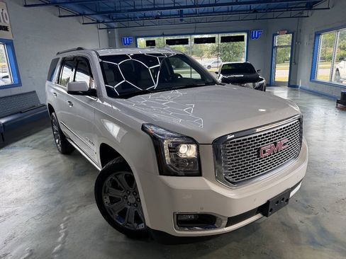 Used 2015 GMC Yukon Denali w/ Premium Package AWD/4WD image 4