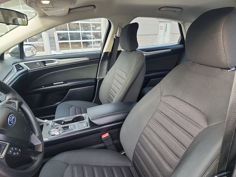 Used 2017 Ford Fusion SE image 22