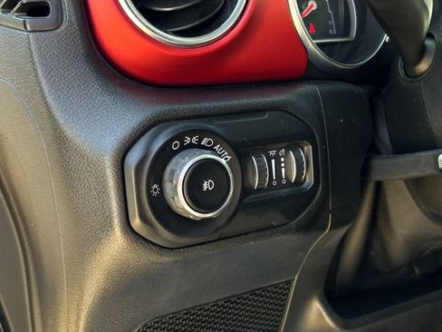 Used 2019 Jeep Wrangler Unlimited Rubicon w/ Cold Weather Group AWD/4WD image 31