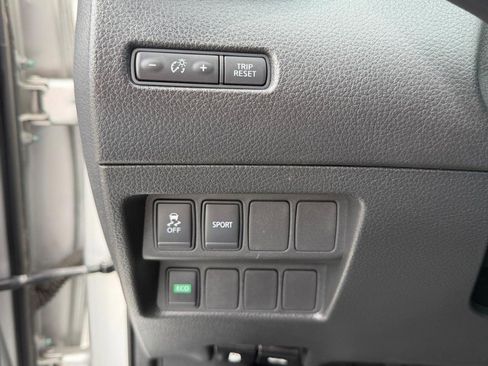 Used 2016 Nissan Rogue SV image 32