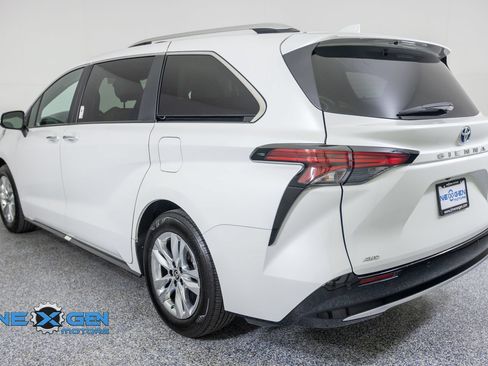 Used 2024 Toyota Sienna Limited AWD/4WD image 5