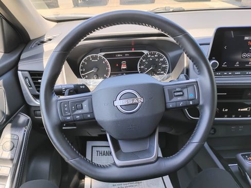 Used 2025 Nissan Rogue SV AWD/4WD image 20