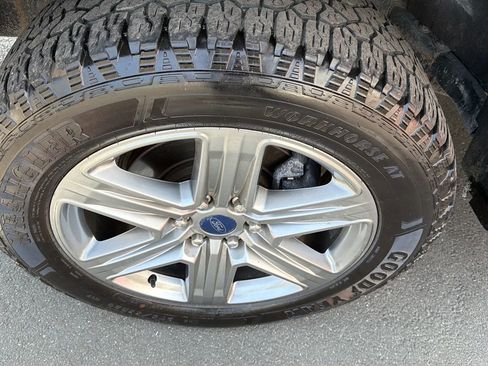 Used 2019 Ford F150 XLT w/ Equipment Group 302A Luxury AWD/4WD image 9
