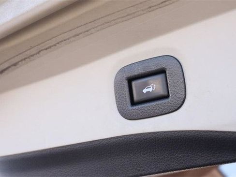 Used 2018 Nissan Rogue SL w/ Premium Package image 8