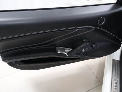 Used 2016 Ferrari California T image 23