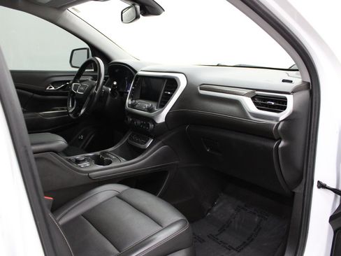 Used 2022 GMC Acadia SLT w/ LPO, Floor Liner Package FWD image 11