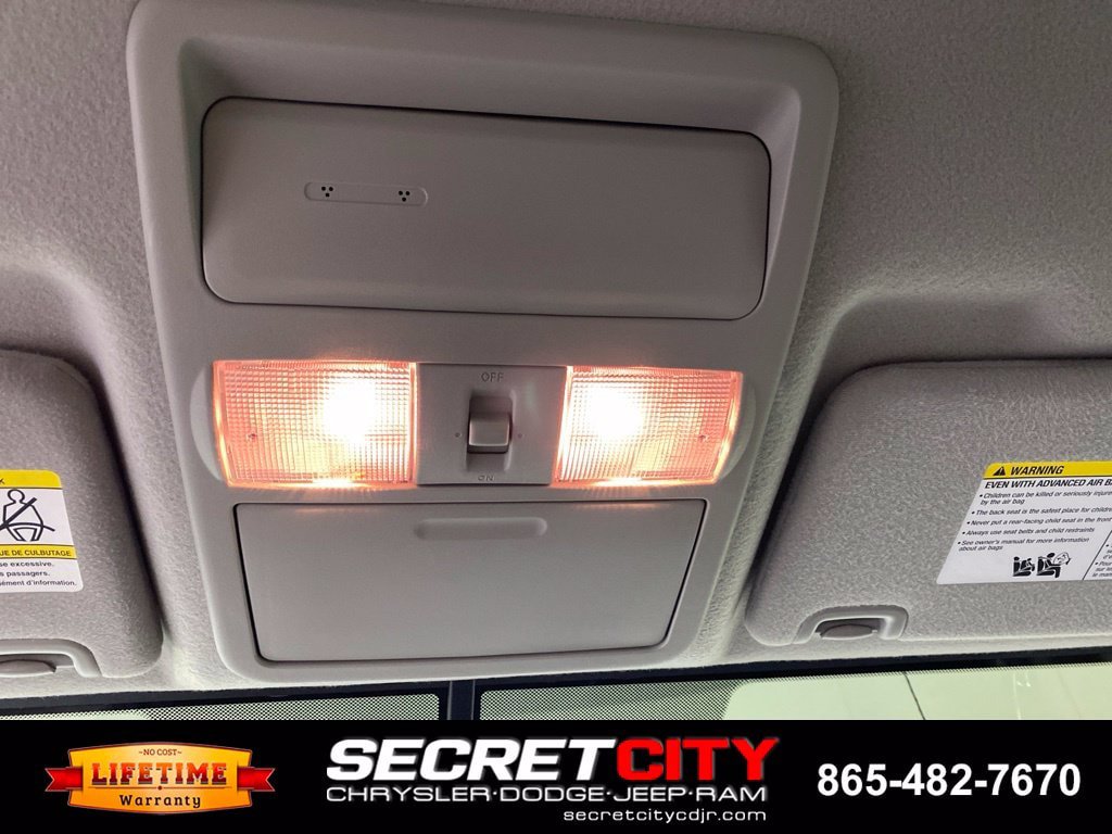 Used 2021 Nissan Frontier SV w/ Midnight Edition Floor Mats RWD image 18