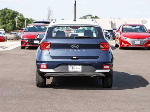 New 2026 Hyundai Venue SEL FWD image 4