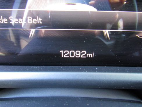 Used 2025 GMC Acadia Elevation w/ Elevation Premium Package AWD/4WD image 18
