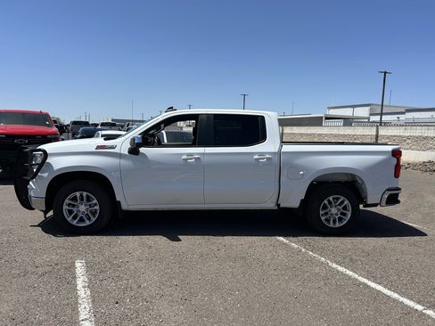 Used 2022 Chevrolet Silverado 1500 LT w/ Z71 Off-Road Package AWD/4WD image 2