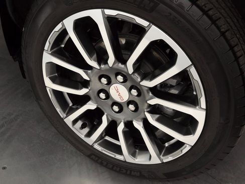 Used 2023 GMC Acadia Denali w/ Denali Technology Package image 10