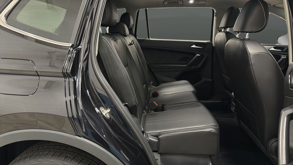 Used 2022 Volkswagen Tiguan SE w/ Panoramic Sunroof Package AWD/4WD image 25