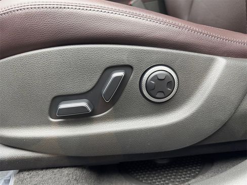 Used 2024 Genesis GV70 2.5T w/ Advanced Package image 30