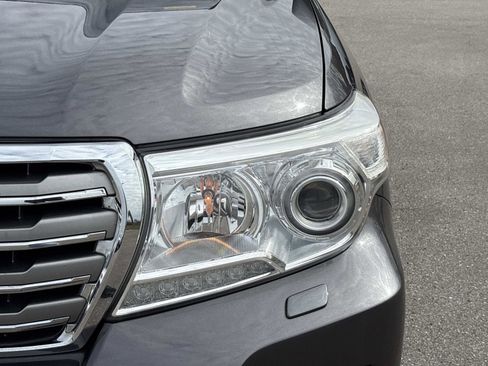 Used 2015 Toyota Land Cruiser image 11