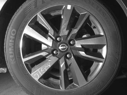 Used 2025 Nissan Versa SV image 13