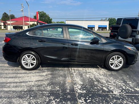 Used 2018 Chevrolet Cruze LT w/ Sun And Sound Package image 2