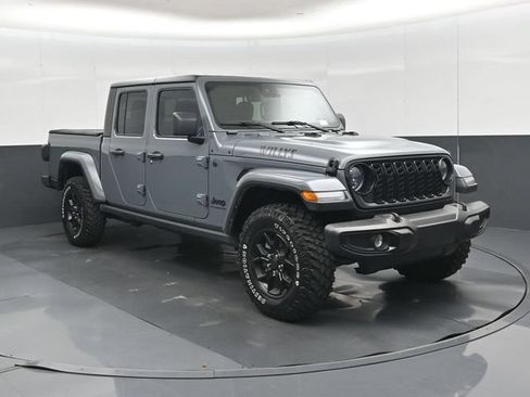 Used 2024 Jeep Gladiator Sport AWD/4WD image 1
