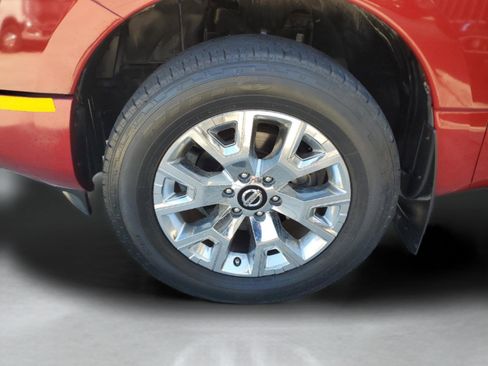 Used 2020 Nissan Titan SL w/ Moonroof Package image 31