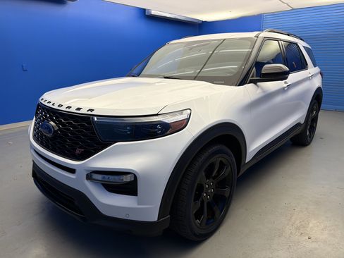 Used 2020 Ford Explorer ST w/ ST Street Pack image 3