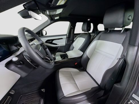 Used 2026 Land Rover Range Rover Evoque Dynamic SE AWD/4WD image 12