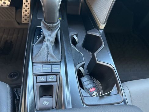 Used 2025 Toyota Camry SE image 41