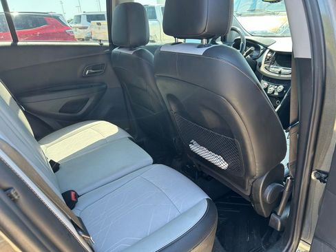 Used 2019 Chevrolet Trax LT w/ Sun & Sound Package FWD image 11