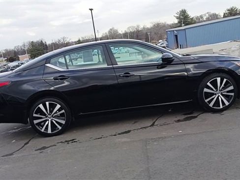 Used 2021 Nissan Altima 2.5 SR image 3