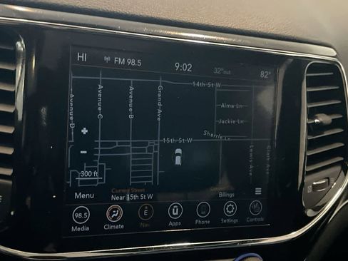 Used 2022 Jeep Grand Cherokee Limited image 18