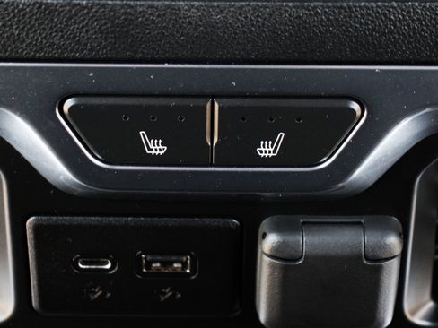 Used 2023 GMC Sierra 3500 Denali w/ Denali Ultimate Package image 39