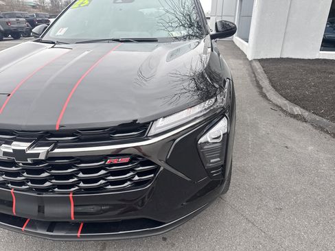 Used 2025 Chevrolet Trax RS w/ Driver Confidence Package image 10