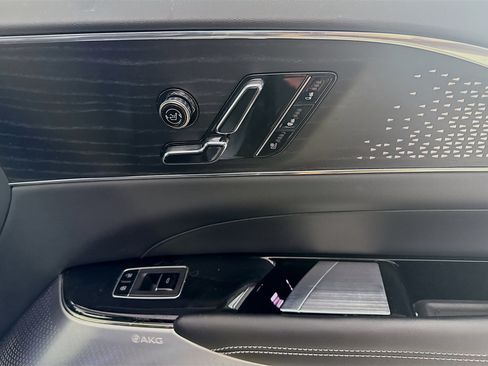 Used 2023 Cadillac Lyriq 2WD image 31