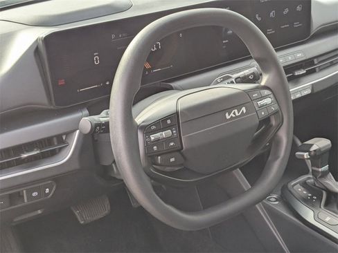 Used 2025 Kia K4 LXS image 15