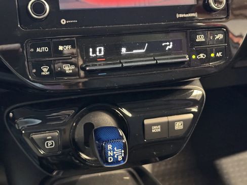 Used 2022 Toyota Prius L Eco image 14
