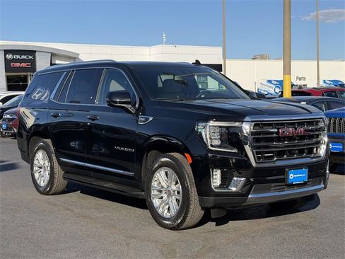 Used 2024 GMC Yukon SLT w/ SLT Luxury Package image 1