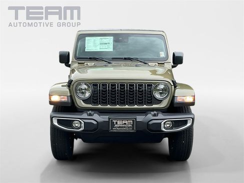 New 2025 Jeep Gladiator Sport image 2