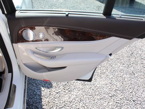 Used 2017 Mercedes-Benz E 400 4MATIC Wagon image 25