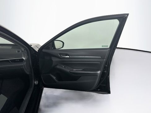 Used 2025 Nissan Altima 2.5 SV FWD image 29