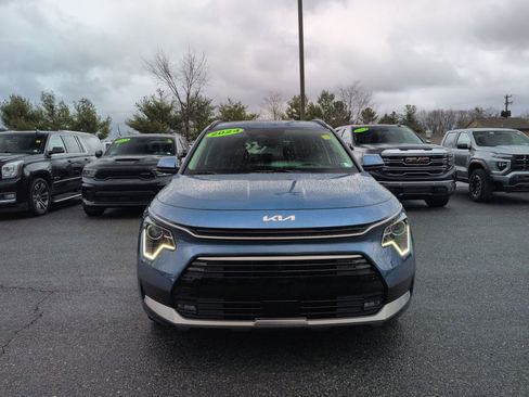 Used 2024 Kia Niro EX Touring image 2